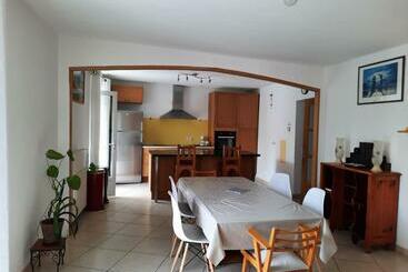 Turistlägenheter Maison Spacieuse Et Agréable