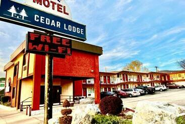 Отель Cedar Lodge