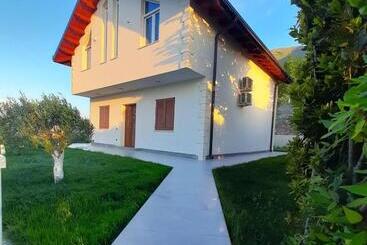 پانسیون Xhuli Guesthouse