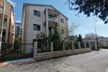 هتل آپارتمان Vila Mila