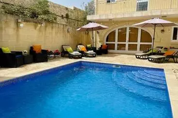 تختخواب و صبحانه Ellie Boo