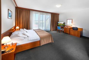 April Hotel Panorama