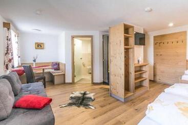 Отель Gasthof Neuwirt