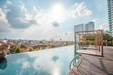 Hotel Redliving Apartemen Grand Kamala Lagoon   Kita Pro Tower Barclay North