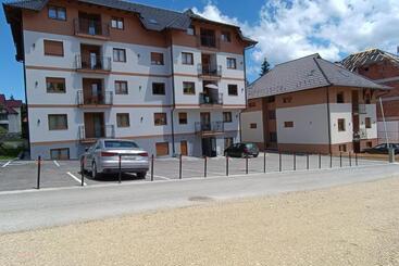 آپارتمان‌های توریست‌ها Apartman Lola