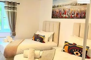 Turistihuoneistot Contractors 2 Bed Apartment In Stevenage Sg1 Hertfordshire By White Orchid Property Relocation Leisu