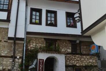 Turistihuoneistot Patche Residence   A Wine Cellar Hideaway In The Historic Home Of Revolutionary Metodi Patche