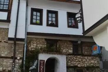Appartements touristiques Patche Residence A Wine Cellar Hideaway In The Historic Home Of Revolutionary Metodi Patche