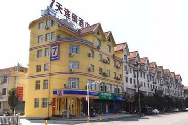 Hotel 7days Inn Huanggang Luotianhedong Street Dabieshan Night Supper Plaza