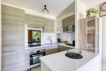 ツーリストアパートメント L éclat Verdoyant De Noisy   Jardin