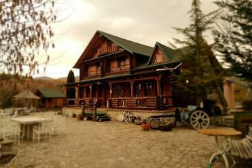 ホテル Sofra Kolonjare Agroturizem