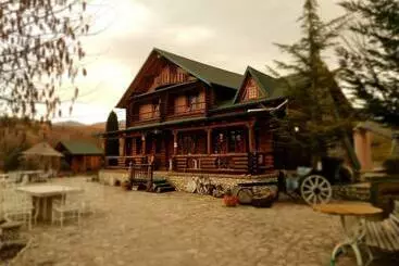 ホテル Sofra Kolonjare Agroturizem