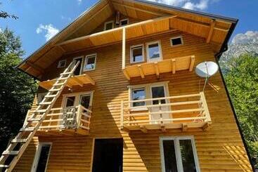 Panzió Adenisi Guesthouse