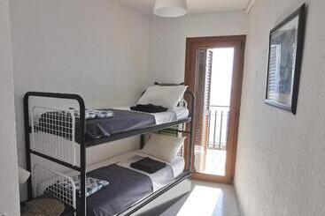 Turistihuoneistot Spacious Seafront Apartment