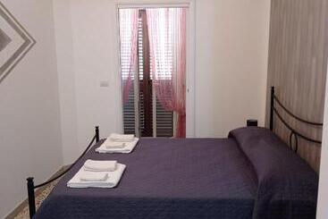 Пансион Marielle Maison Red/grey