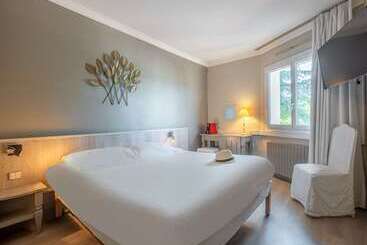 בית מלון כפרי Causse Comtal Rodez, The Originals Relais