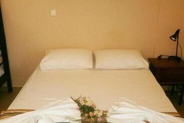 فندق Dafnes Rooms