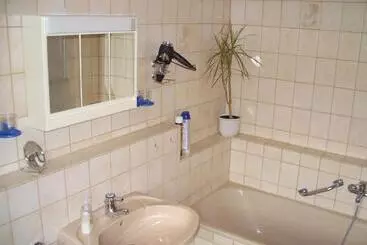 ツーリストアパートメント Ferienwohnung Am Busterbach