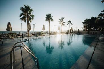 Amr Hotel Durres