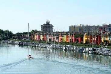 آپارتمان‌های توریست‌ها Central Flat, 130m From The Beach With Shared Pool