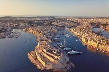 Жильё для туристов Stunning Holiday Home With Gorgeous Harbour Views