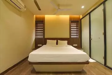 Fabhotel Eros 282   Nr Sreebhumi