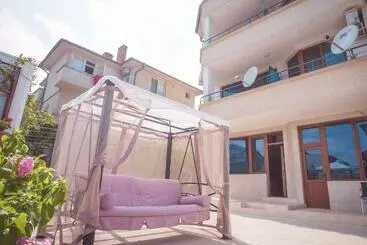 ペンション Dream House