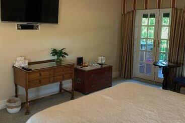 مبيت وإفطار Avon Terrace Guest House