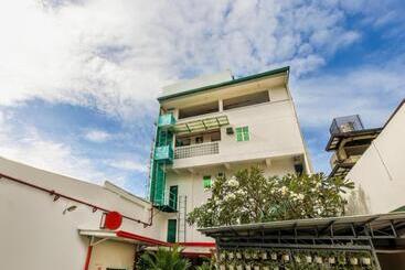 Hotell Vaccinated Staff  Oyo 842 City Smiles Apartelle