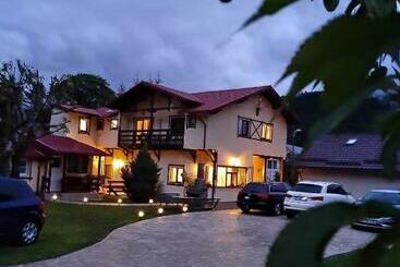 Пансион Casa Cu Flori