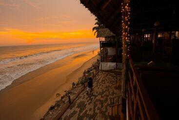 Hotel Black Beach Resort