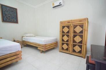 Hotell Puri Itoma Bungalows