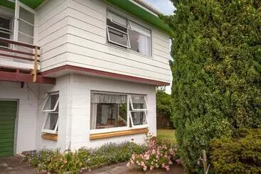 Turistihuoneistot Holiday Haven   Whitianga Bach
