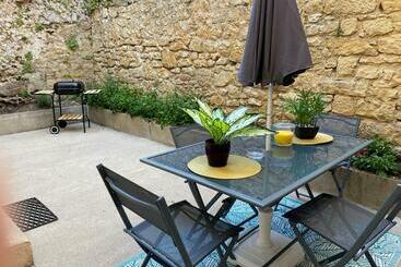 Turistlägenheter A Mouleydier Chez Romane