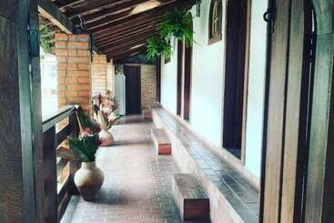 Общежитие Pousada Sobradinho   300m Do Centro Histórico