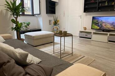 آپارتمان‌های توریست‌ها Apartment Alfonzetti 5 Min Walk To Central Train And Bus Station
