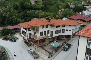 Pensiune къща за гости камината