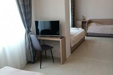 פנסיון червената къща