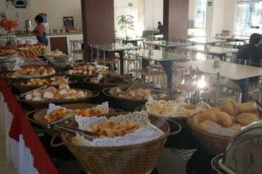 Lägenhetshotell Golden Dolphin Com Café Da Manhã! Piscinas 24h