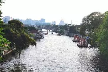 تختخواب و صبحانه Kinn Stay50 Bangkok