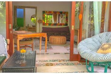 בית מלון כפרי Sriyana Uluwatu