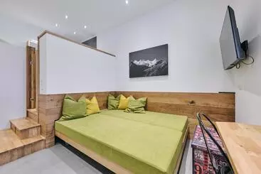 ツーリストアパートメント G17 Apartments