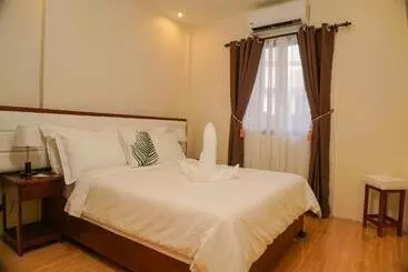 Pension  Amigos Dauin Hostel