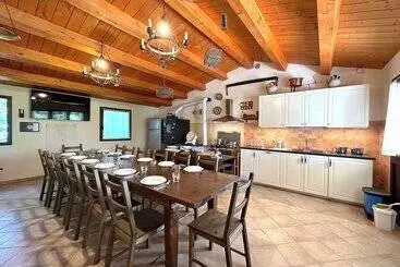 Vakantie-appartementen Historic Farmhouse On The Senigallia Hills