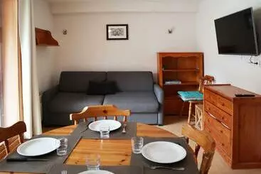 Turistihuoneistot Studio Skis Aux Pieds Avec Piscine à 20m   Fr 1 322 489