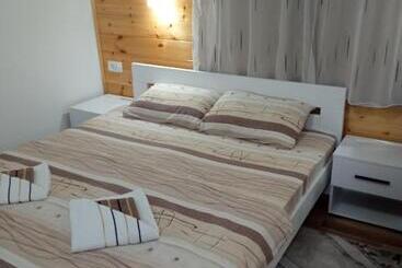 آپارتمانهای توریستها Apartments Nemanja