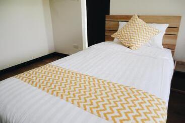 Hotel บ้านเพลิน