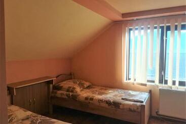 پانسیون Casa Cozorici