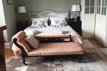 Harry S Bed And Breakfast