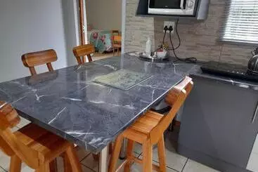 تختخواب و صبحانه Platberg Self Catering